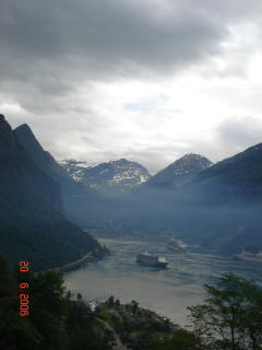 Gairanger Fjord z dołu i z góry, szuterek i niebieskie, zmarznięte jezioro i Ducati, które dało radę ;-)