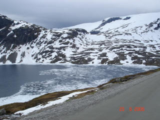 Gairanger Fjord z dołu i z góry, szuterek i niebieskie, zmarznięte jezioro i Ducati, które dało radę ;-)